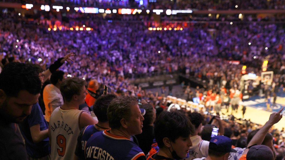 Andrea Bargnani Fails Miserably On Dunk Attempt, Tears