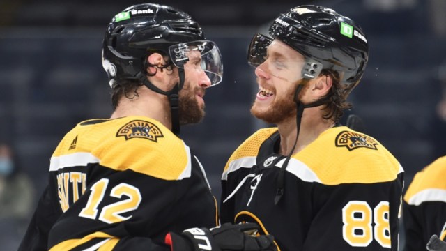Boston Bruins right wing Craig Smith and right wing David Pastrnak