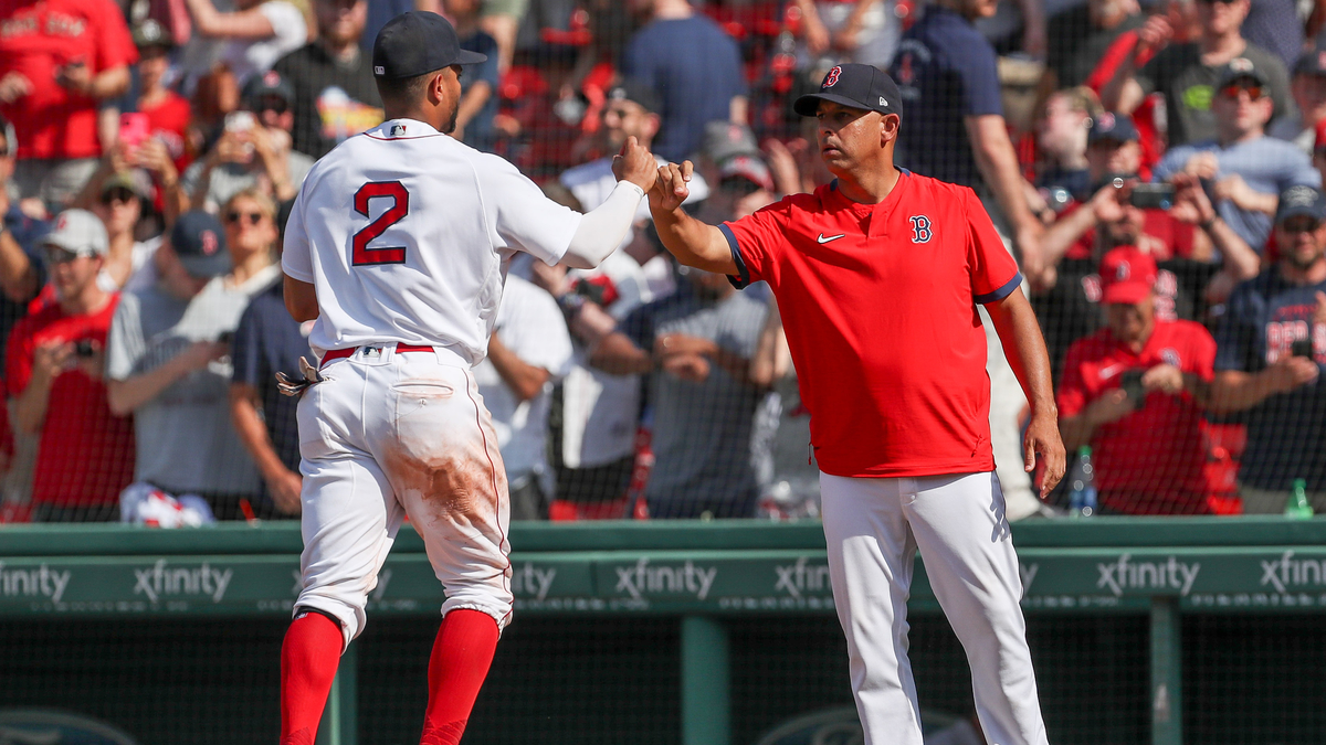 Xander Bogaerts officially joins Padres, takes No. 2 from new teammate 