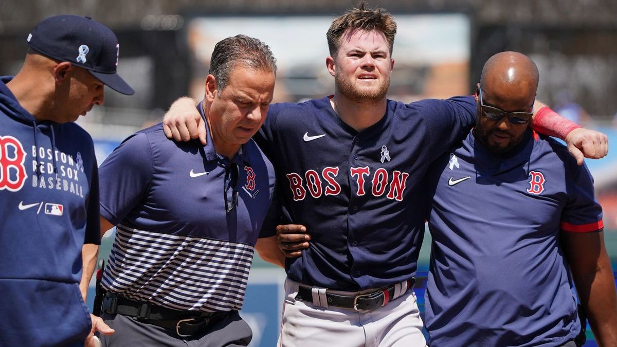 Red Sox place INF Christian Arroyo on 10-day IL with bruised hand