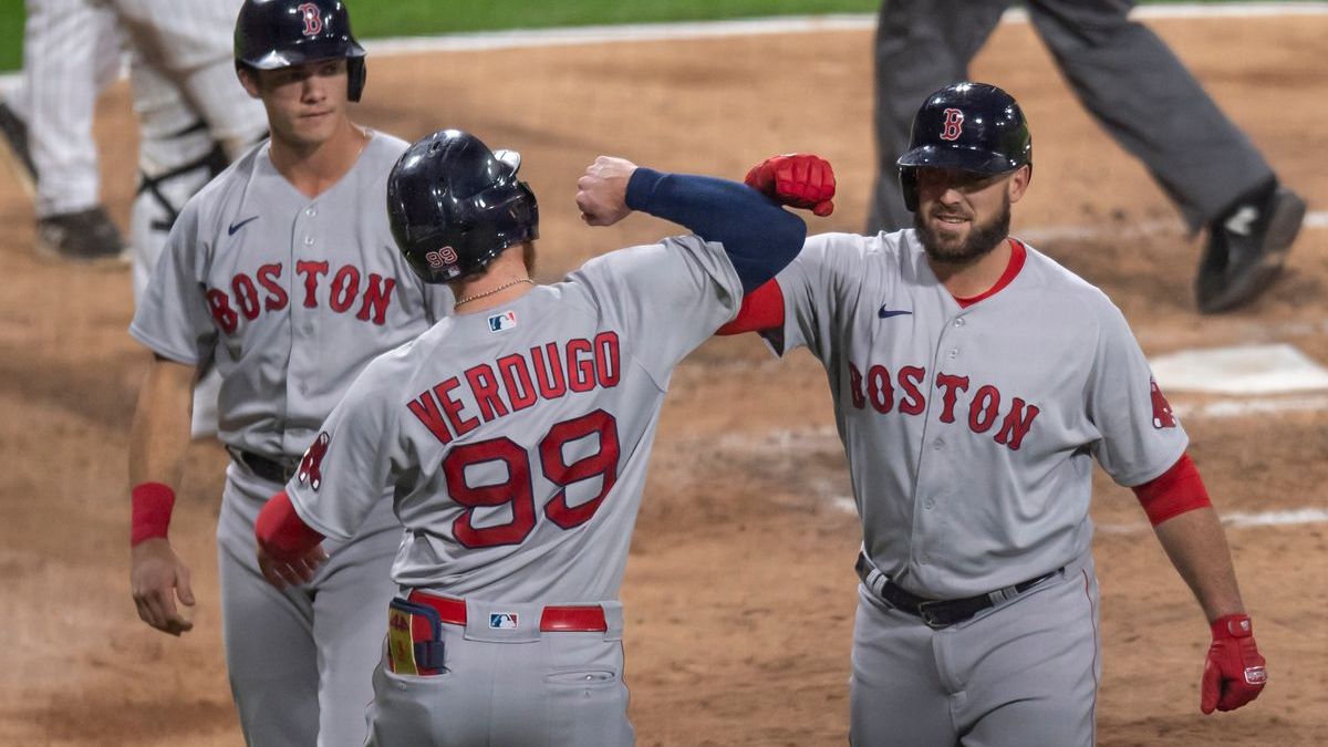 Shaw singles in 10th, Red Sox beat White Sox 9-8