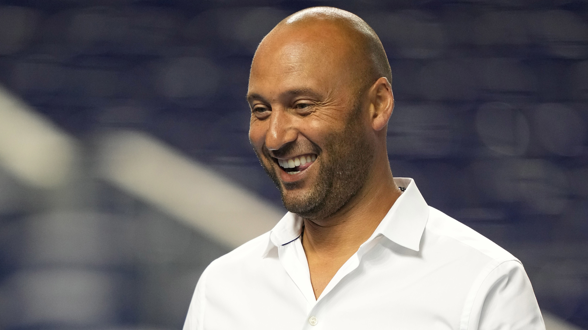 Derek Jeter Understandably Thanks All But One Writer During Speech