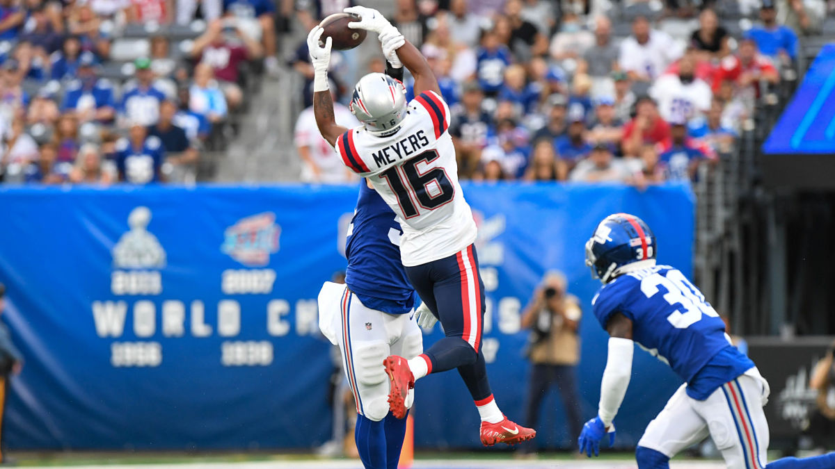 New England Patriots wide receiver Jakobi Meyers (16) bows as he