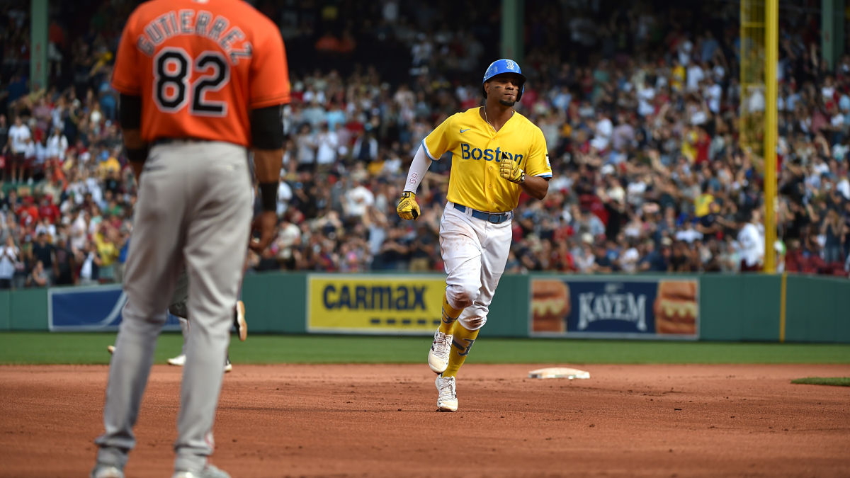 Red Sox rookie Xander Bogaerts takes pressure in stride