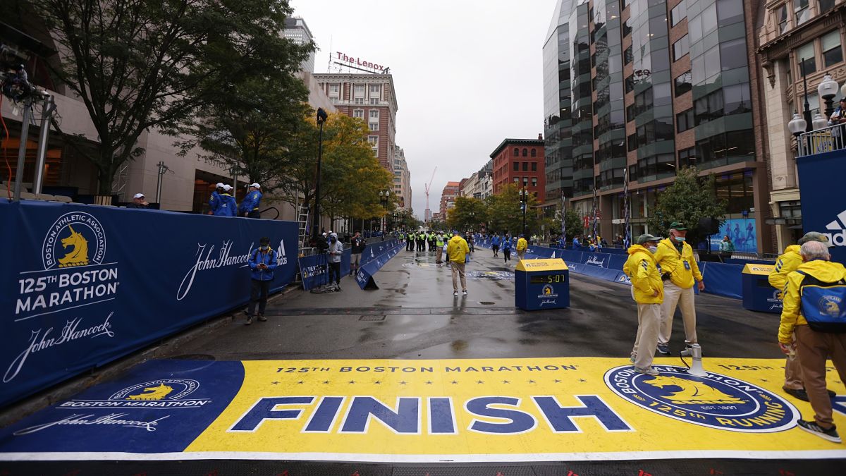 Amid Boston Marathon Tragedy, Runner's Boyfriend Brings Moment of ...