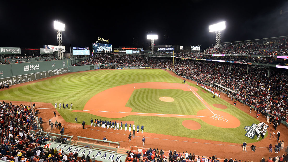 Red Sox salute Celtics at Fenway