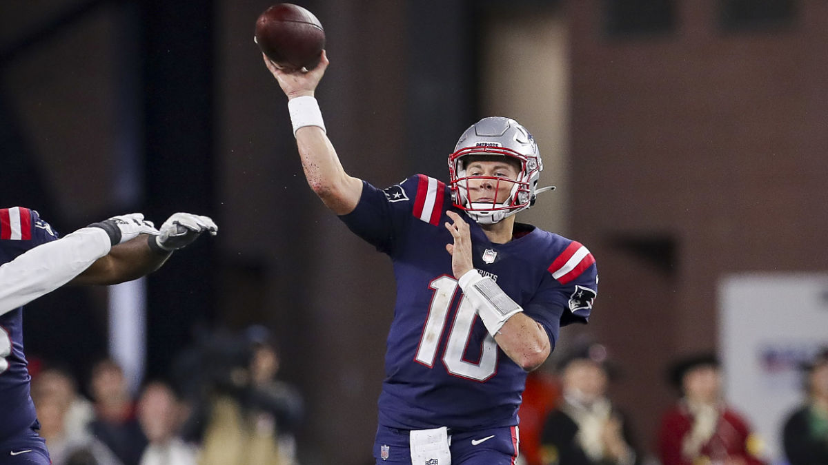 Mac Jones learning from Tom Brady for third season with Patriots