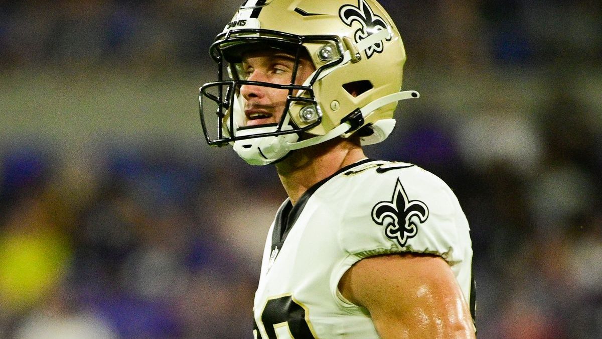 Chris Hogan signs with Saints: Former Patriots receiver-turned pro lacrosse  player returns to NFL 