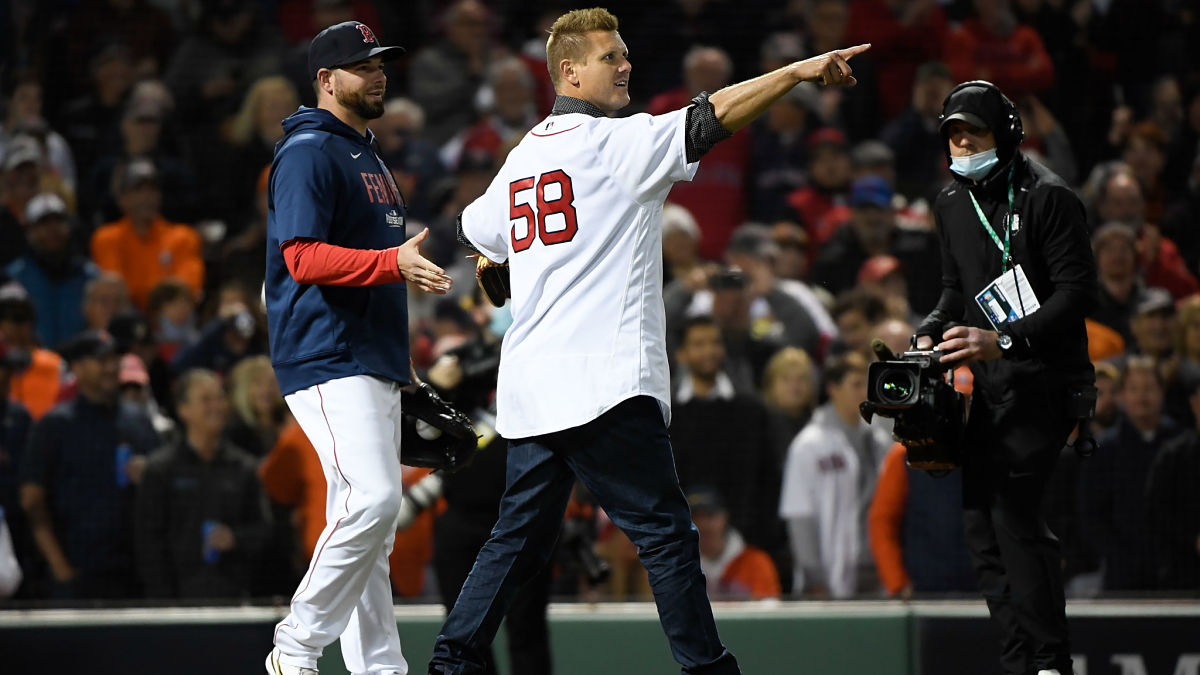 Jonathan Papelbon Fires 91-MPH Fastball For First Pitch At Fenway Park