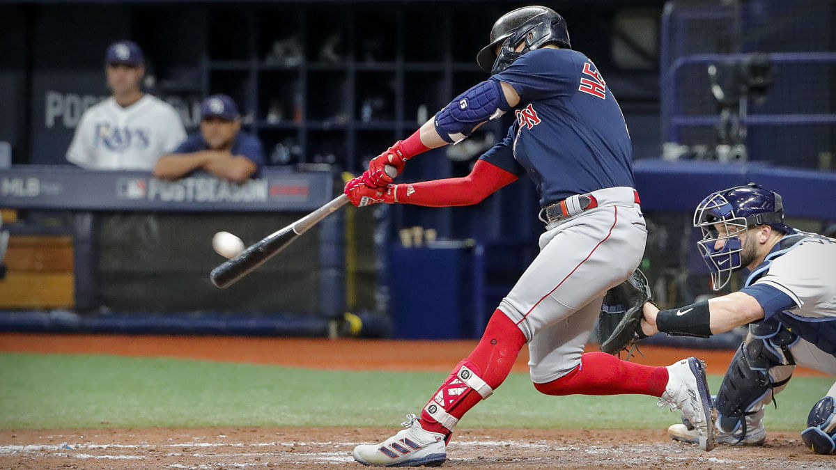 St. Petersburg, FL. USA; Boston Red Sox center fielder Enrique Hernandez  (5) hits a double during the ALDS Game 2 against the Tampa Bay Raysat  Tropic Stock Photo - Alamy