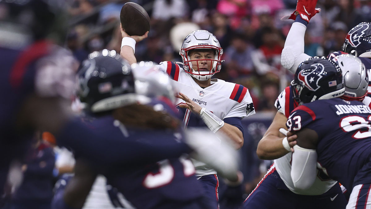 Patriots use late field goal to get 25-22 win over Texans