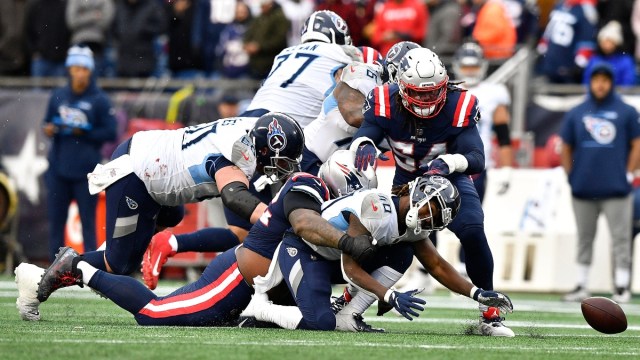 Tennessee Titans running back Dontrell Hilliard (40) and New England Patriots players