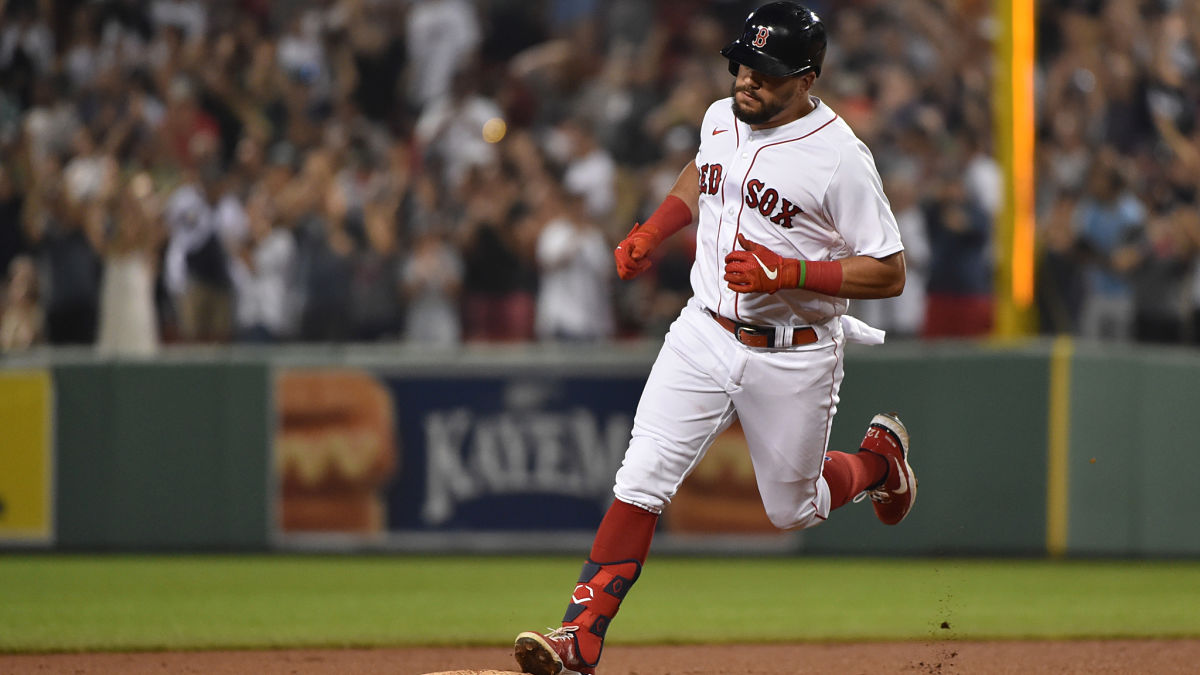 Red Sox' Kyle Schwarber declines mutual option, becomes free agent