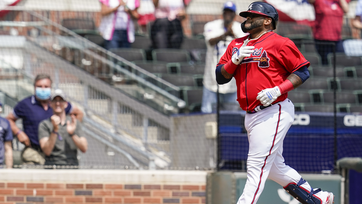 Braves, unlike Red Sox fans, cheer Pablo Sandoval as DH