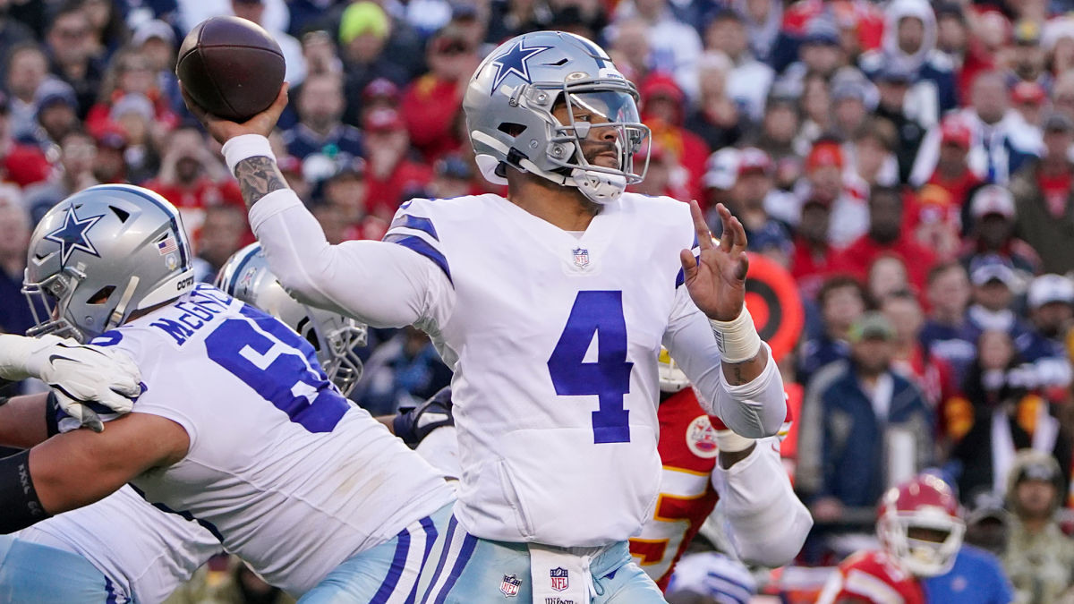 Dak Prescott's Suit Gave Perfect Vibes For Thanksgiving Vs. Raiders