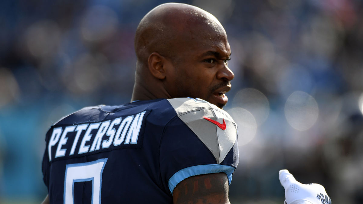 Tennessee Titans sign Adrian Peterson to active roster