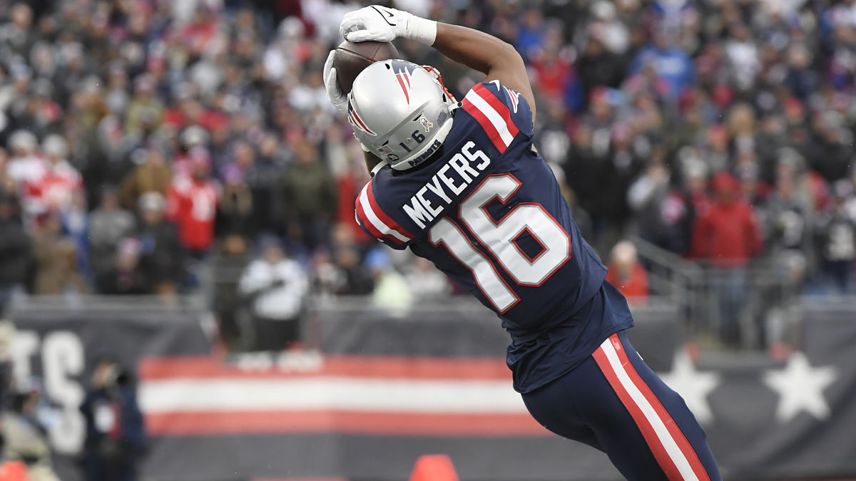 Patriots come to Jakobi Meyers's aid, but there is no defending their play  in a shocking loss to Raiders - The Boston Globe