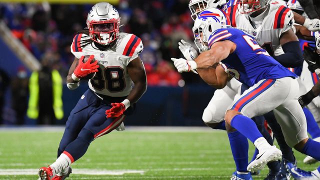 Bill Belichick, Patriots players wore 'Love for Damar' Hamlin T-shirt in  pregame 