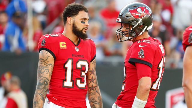 Tampa Bay Buccaneers players Tom Brady and Mike Evans