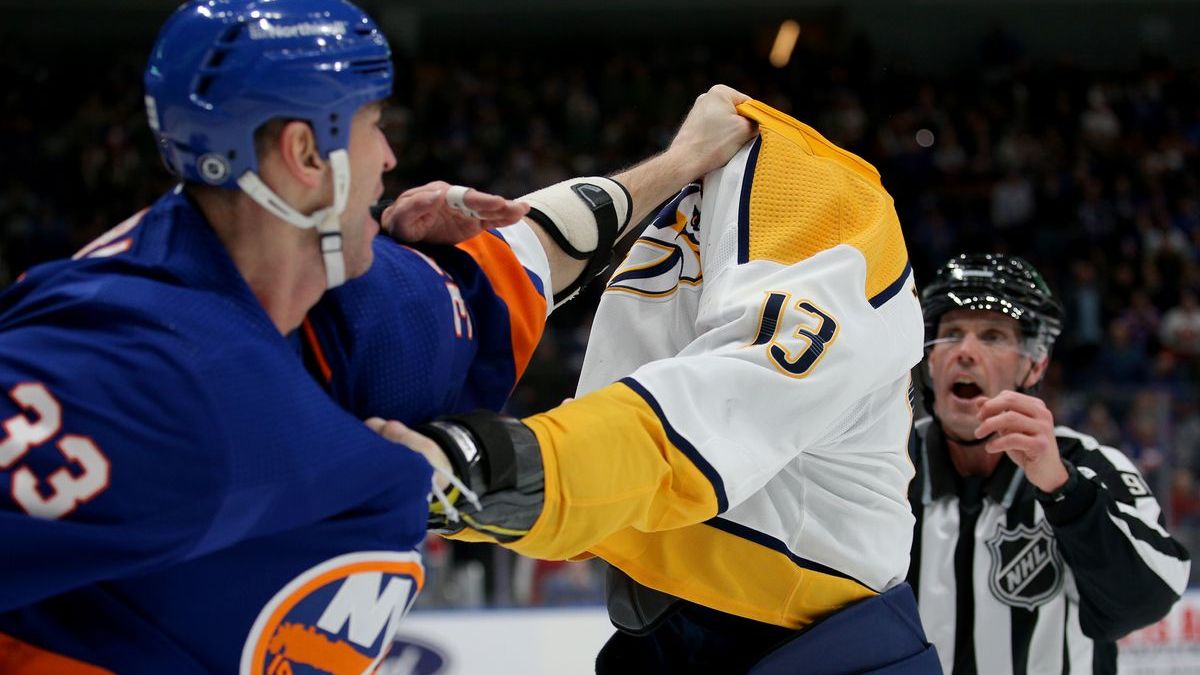 Zdeno Chara Reminds NHL Why You Don’t Try Fighting Islanders Veteran