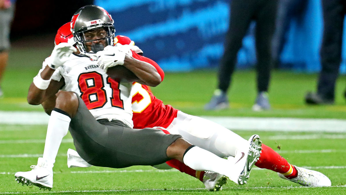 Tony Dungy feels 'sorry' for Antonio Brown after Buccaneers