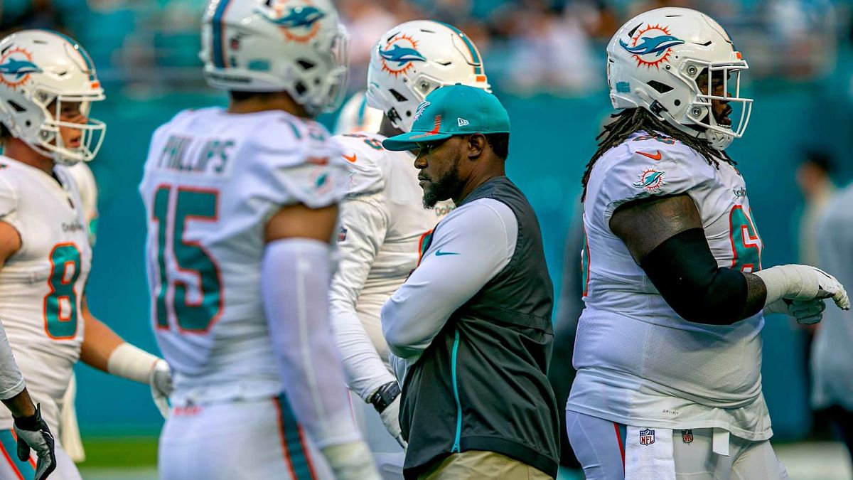 Dolphins' Brian Flores prefers popular throwback uniforms made