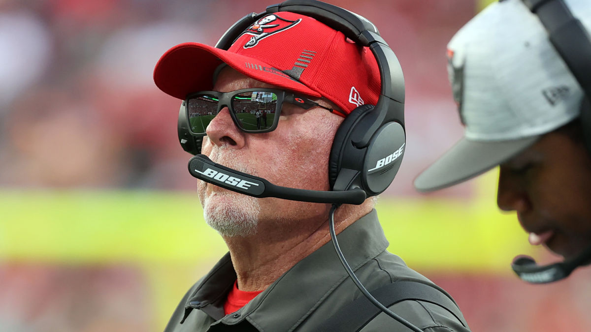 Bruce Arians retires, being replaced by Todd Bowles as head coach