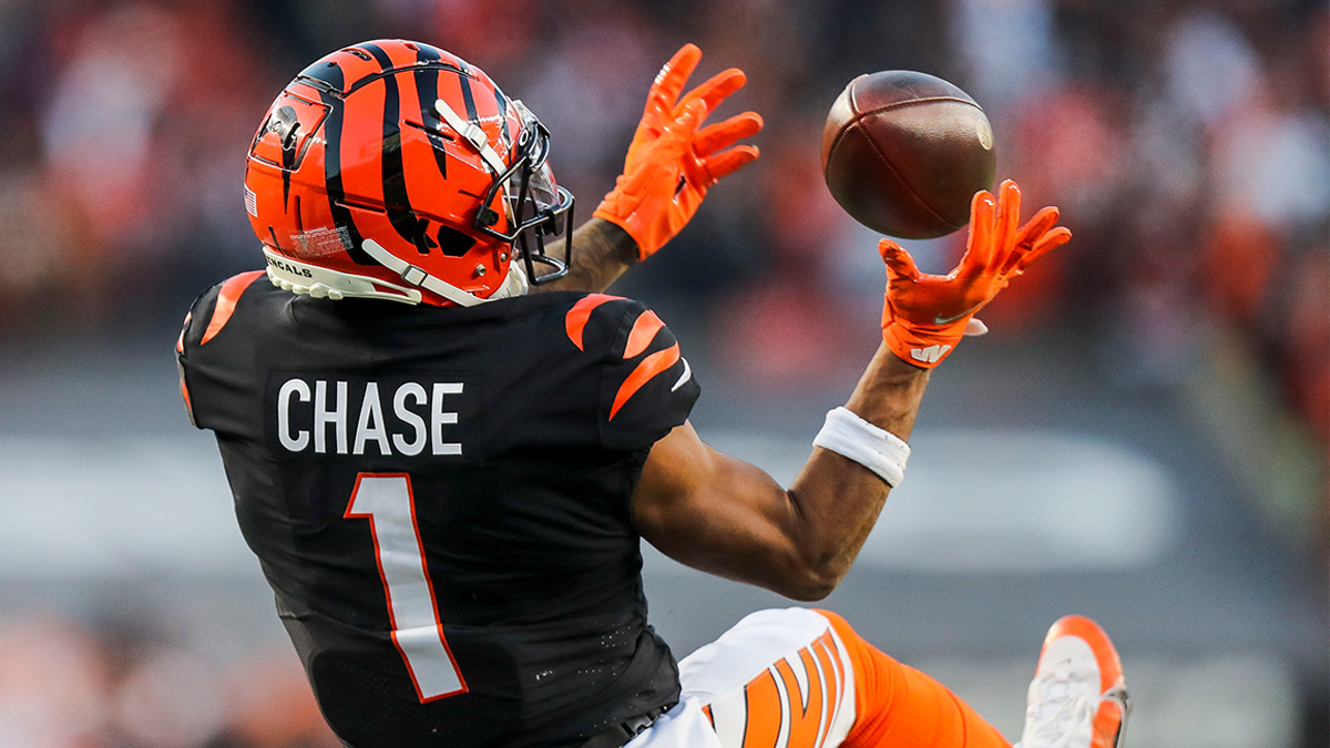 See it: Bengals' Ja'Marr Chase working with Chad Johnson