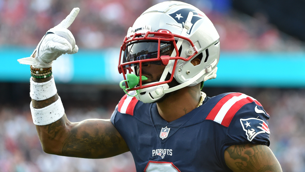 Jalen Mills teasing return of Patriots throwback helmets on IG?