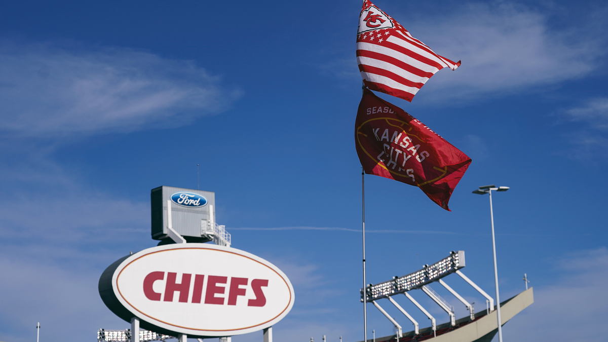 CBS's Chiefs-Bengals halftime show drowned out by Walker Hayes