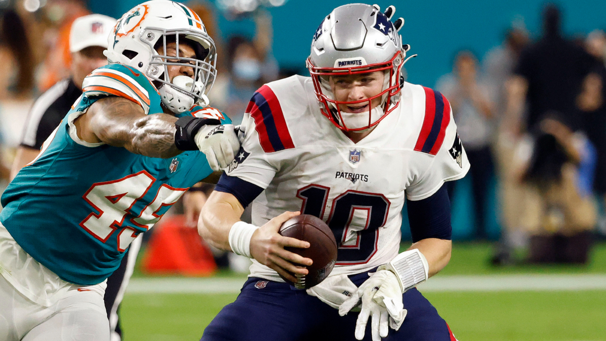 Patriots' Mac Jones: My play was 'super embarrassing' in loss to Dolphins 