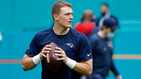 Tom Brady, Rob Gronkowski Celebrate Touchdown With Intense Screaming 