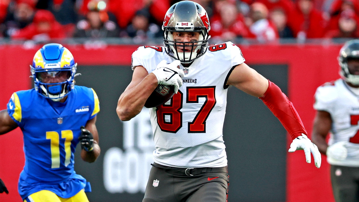 Former Tampa Bay Bucs Tight End Rob Gronkowski Announces his Retirement  from Football - Bucs Nation