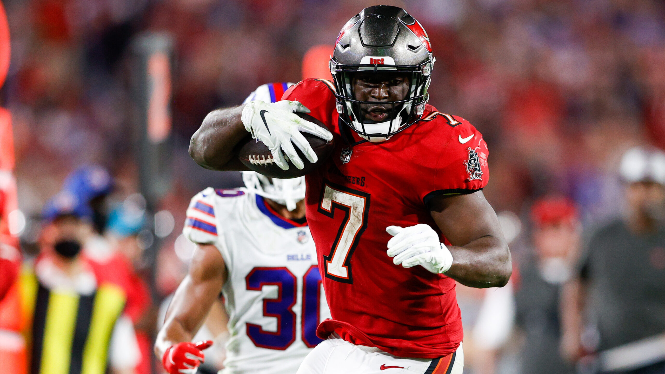 Leonard Fournette player props odds, tips and betting trends for Week 9, Buccaneers vs. Rams