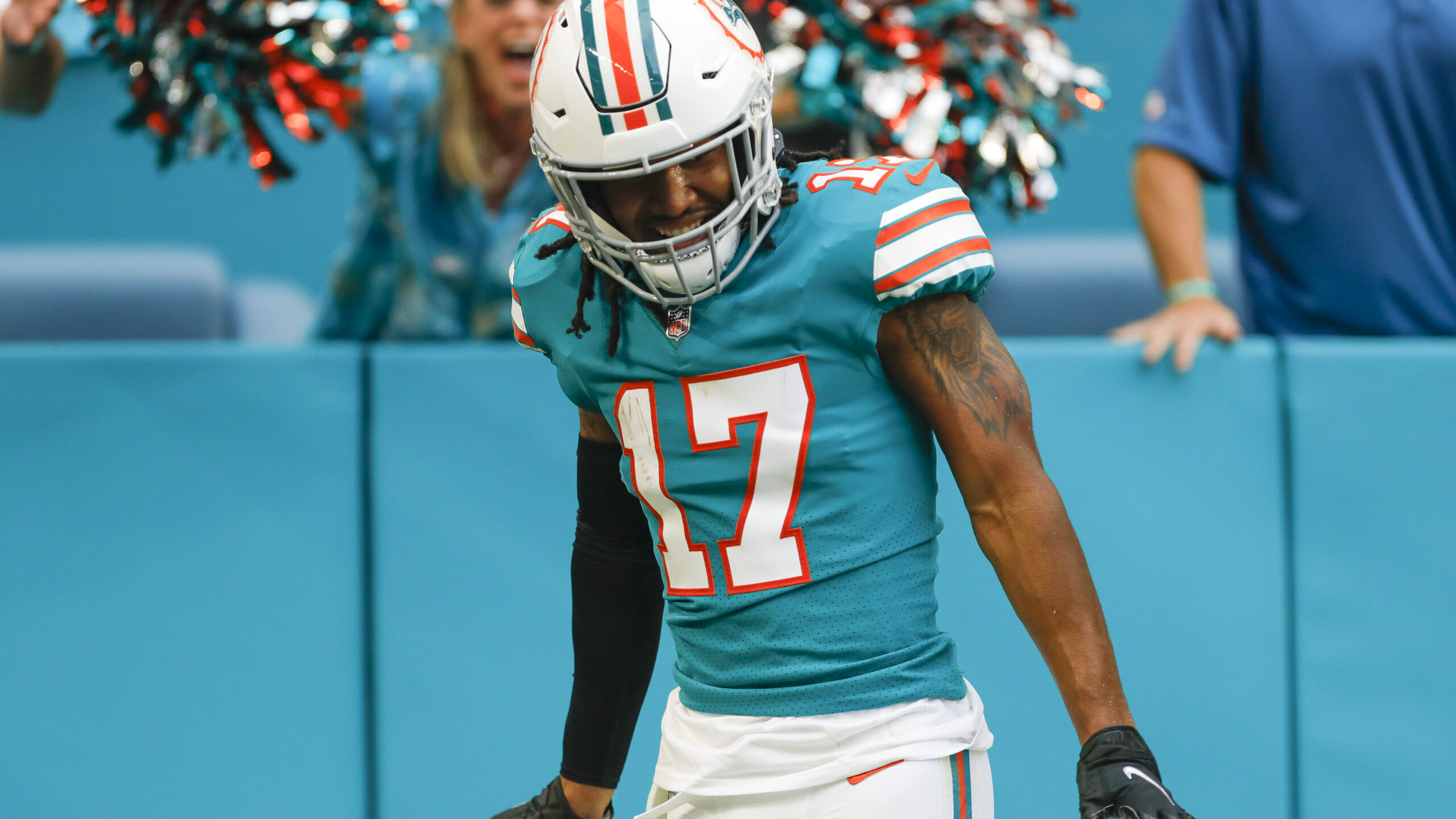 Jaylen Waddle player props odds, tips and betting trends for Week 1