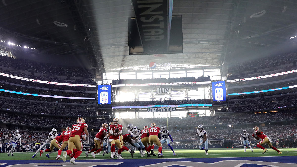 Watch: Blinding sunlight at AT&T Stadium causes issues during Cowboys-49ers