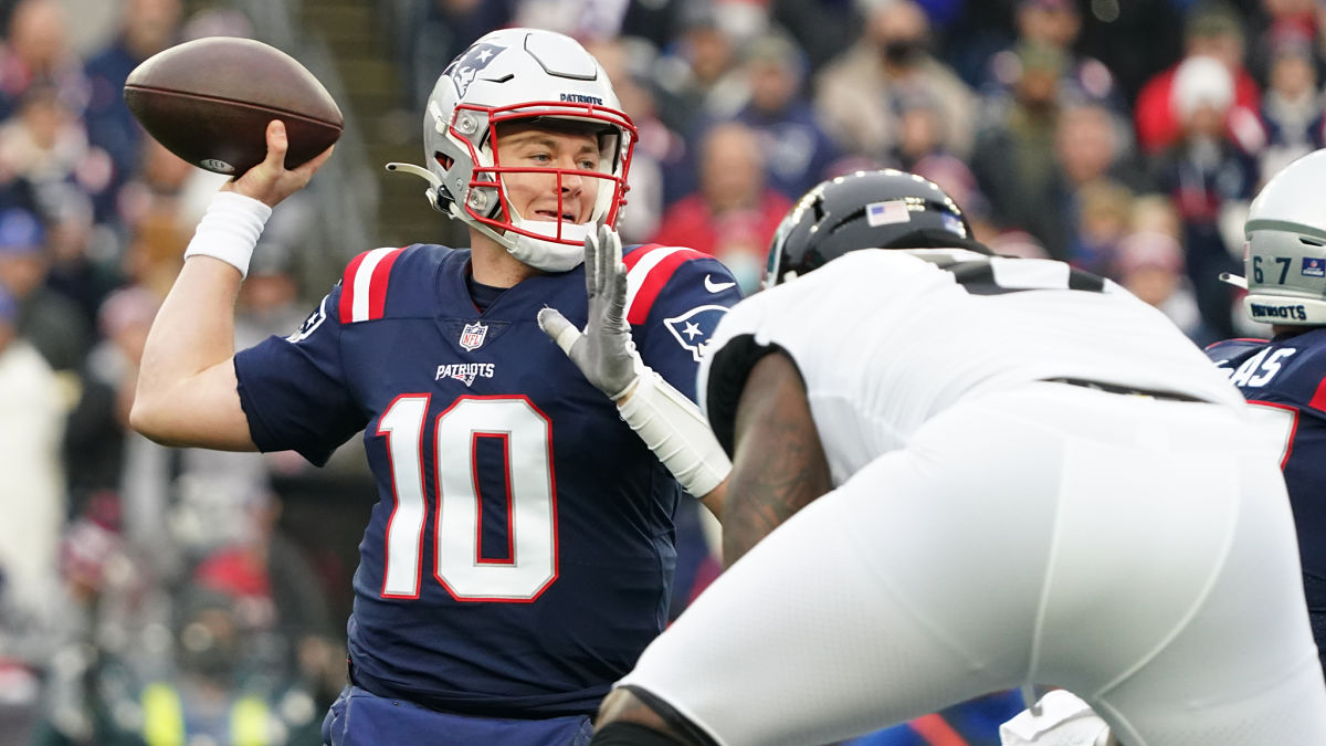 Mac Jones Sets Patriots Franchise Record With Beautiful Touchdown Pass