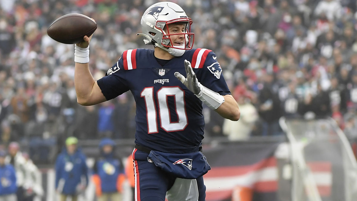 Patriots blow past Jaguars 50-10, earn playoff berth