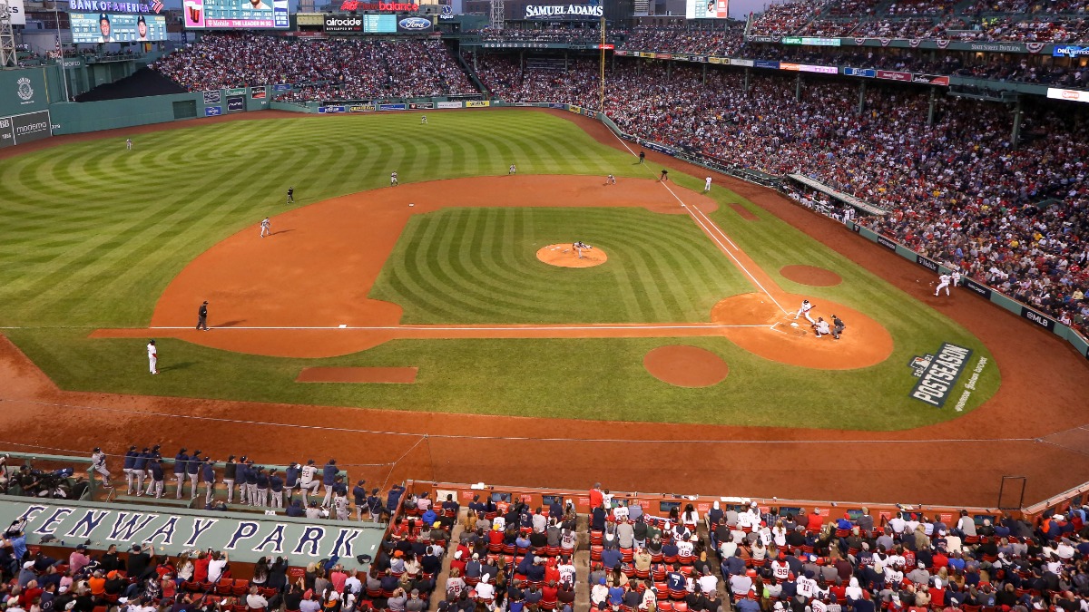 Winter Classic takes Fenway ⚾️ 🏒