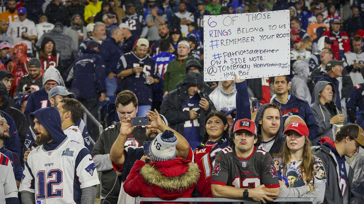 Foxboro still faithful as Patriots fans root for Tom Brady