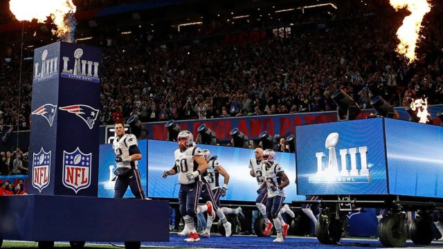 Former New England Patriots quarterback Tom Brady (left)