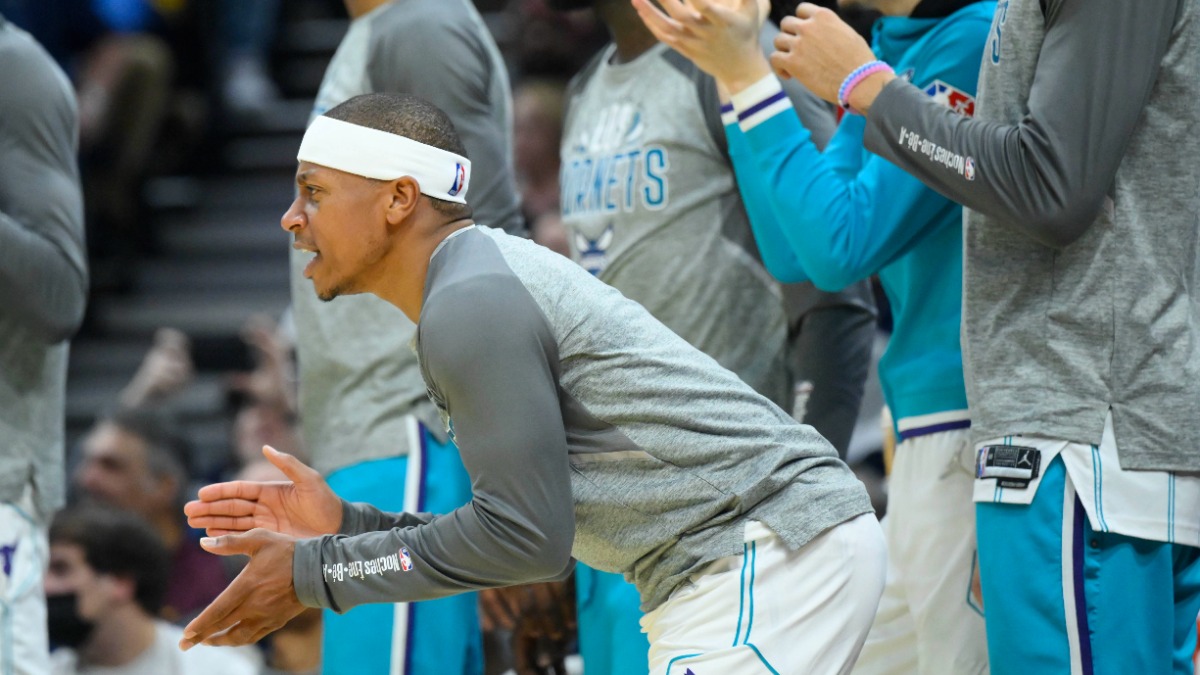 Former Celtics Guard Isaiah Thomas Impressed In Debut With Hornets