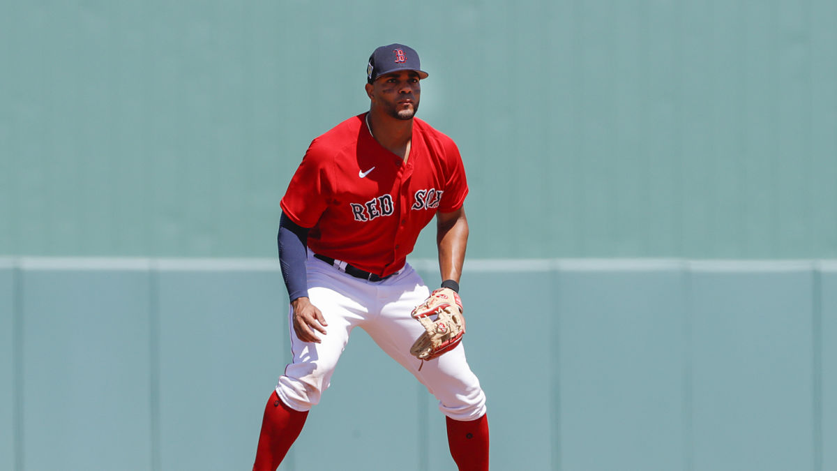 Check Out Red Sox's Xander Bogaerts Impressive Leaping Grab Vs. Rays