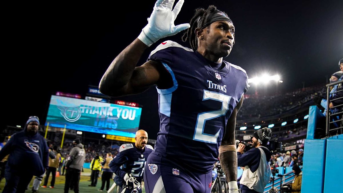 Titans warm up Julio Jones before NFL playoffs 