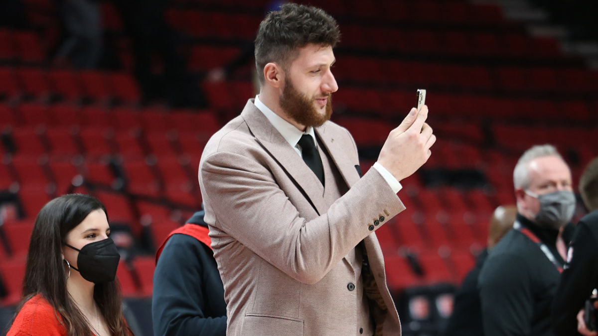 Here's What Reportedly Prompted Jusuf Nurkic To Throw Fan's Phone