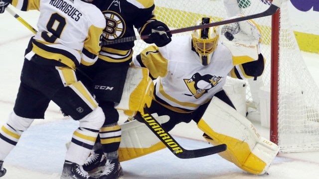Pittsburgh Penguins goalie Casey DeSmith