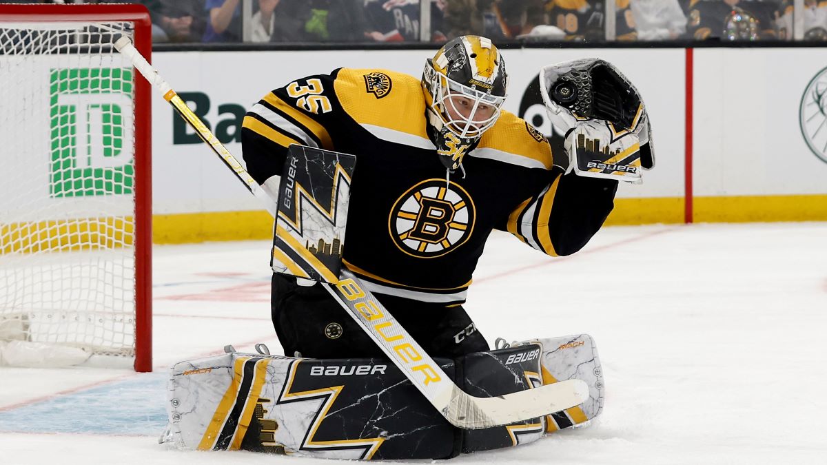 Bruins Goaltender Linus Ullmark's Best Vezina-Worthy Saves