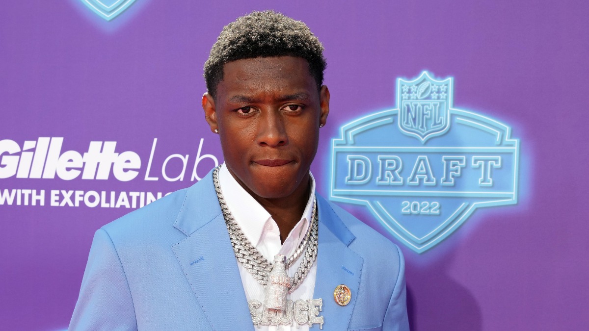 Jets Draftee Ahmad 'Sauce' Gardner Reps Ridiculous Chain To NFL Draft