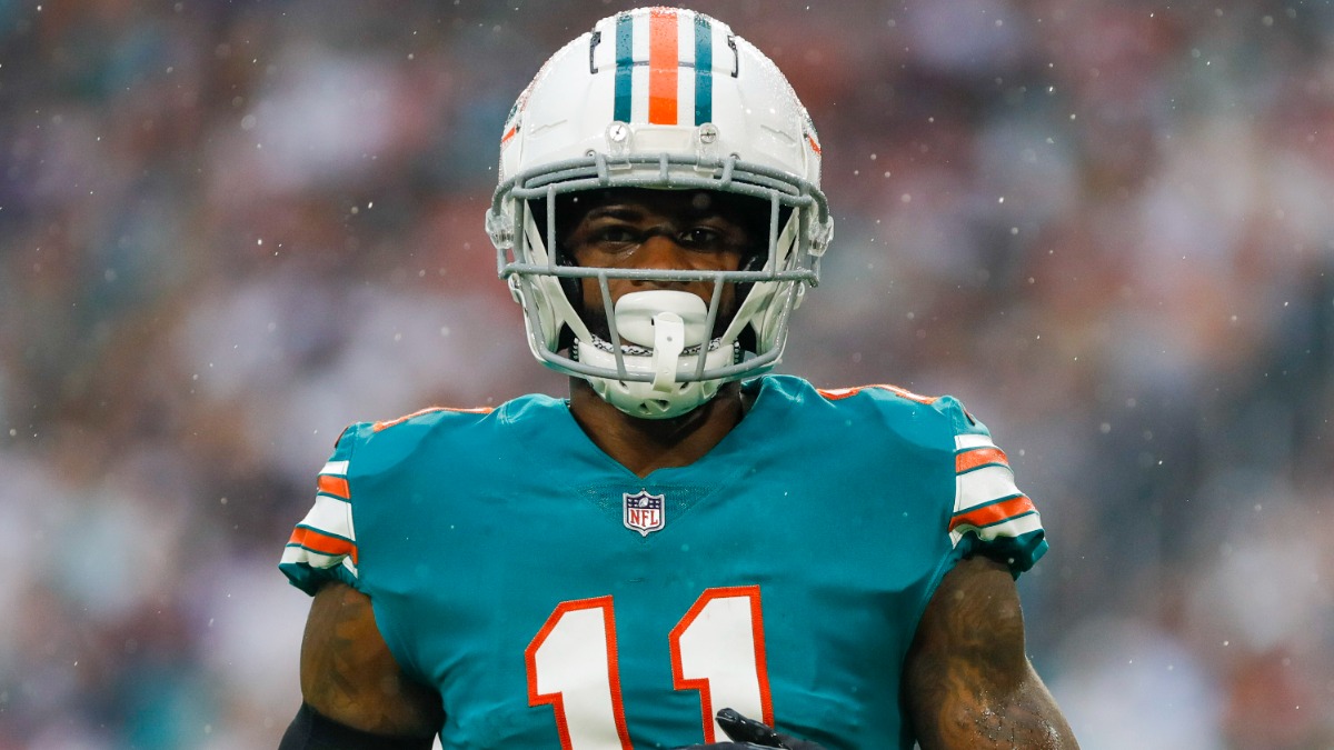 Patriots acquire WR DeVante Parker in rare trade with Dolphins