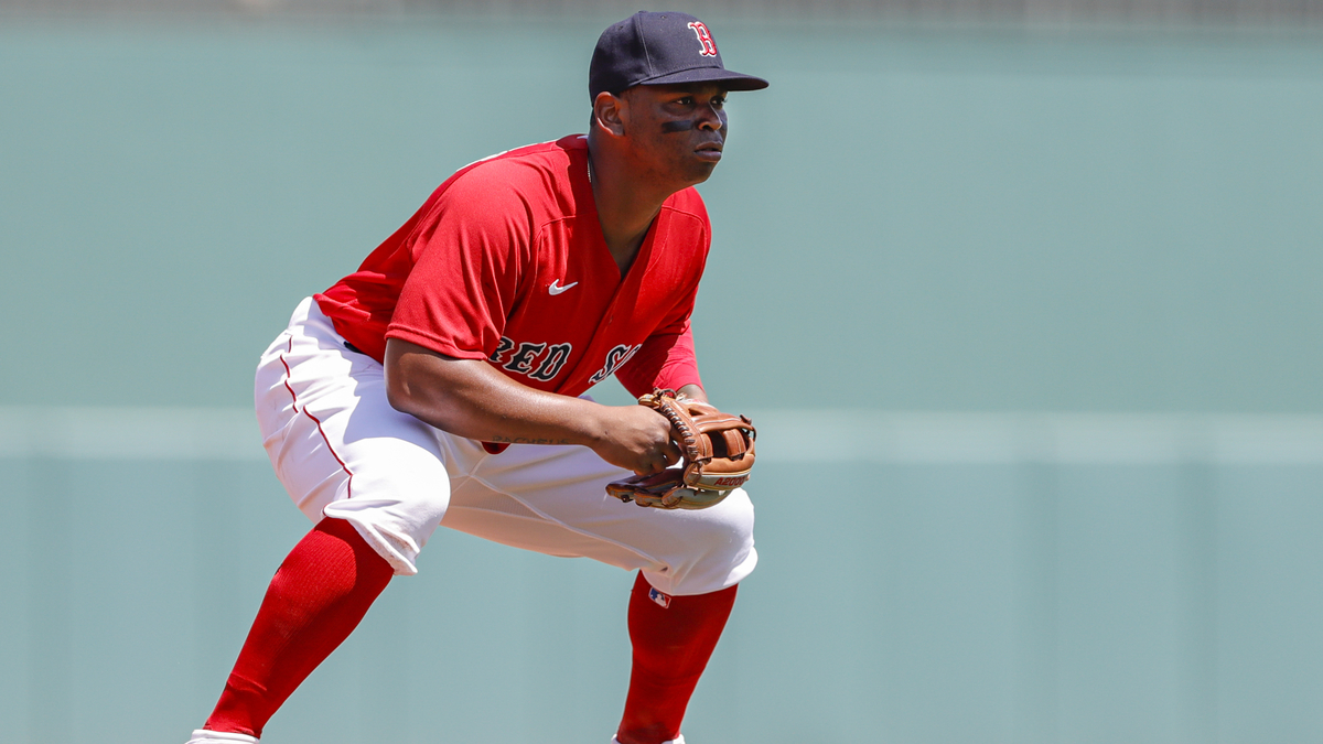 Boston Red Sox's Rafael Devers makes terrific diving play; 'I know critics  will say I don't have the best defense' 